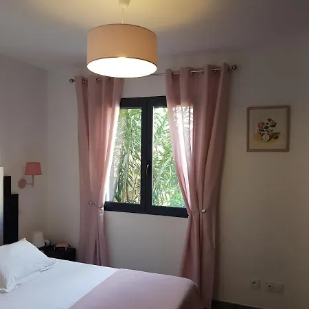 4 Personnes Jardin Privatif Et Piscine De Di Tuda